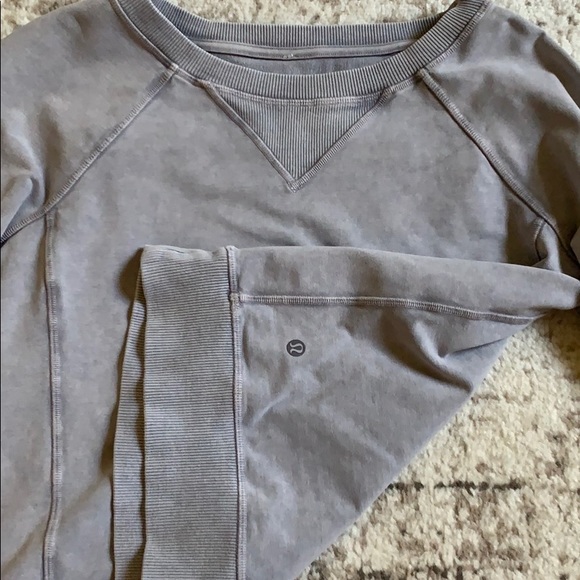 Cropped lululemon top - Picture 2 of 5